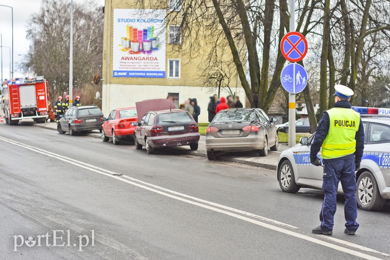 Cztery auta zderzyły się na al. Kardynała Wyszyńskiego zdjęcie nr 167022