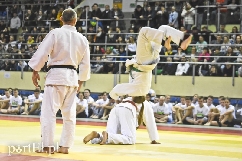 Mistrz rzuca na matę i zachęca: W-F jest fajny zdjęcie nr 167074