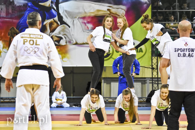 Mistrz rzuca na matę i zachęca: W-F jest fajny zdjęcie nr 167091