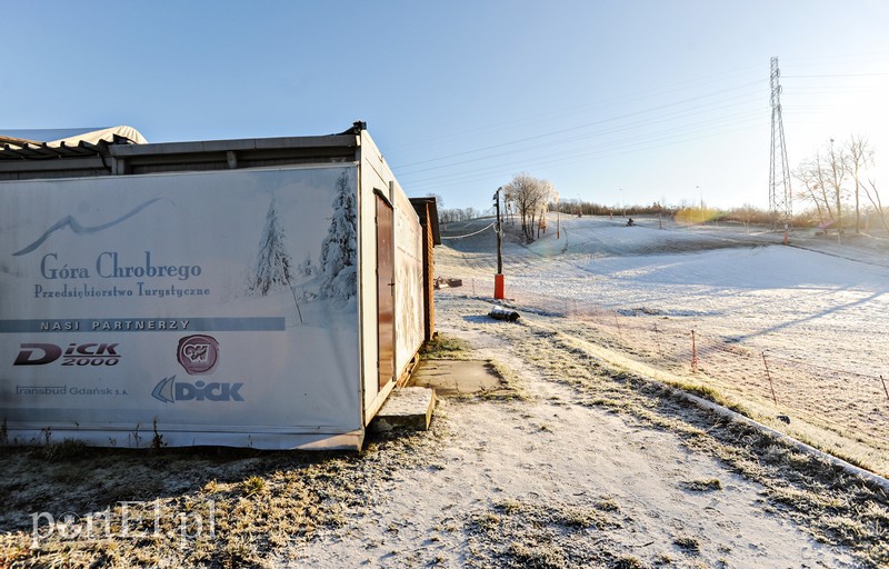 Elbląg Przybywa śniegu na Górze Chrobrego