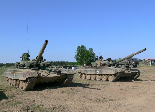 Czołgi strzelają na poligonie zdjęcie nr 13172