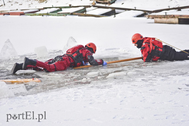 Co zrobić, gdy pod kimś załamie się lód? zdjęcie nr 168870