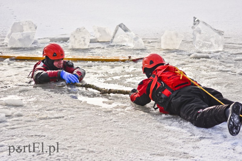Co zrobić, gdy pod kimś załamie się lód? zdjęcie nr 168867