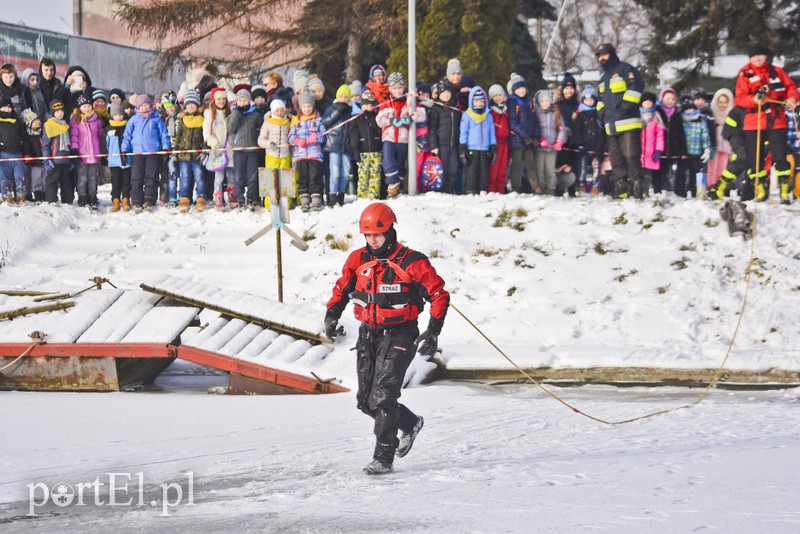 Co zrobić, gdy pod kimś załamie się lód? zdjęcie nr 168872