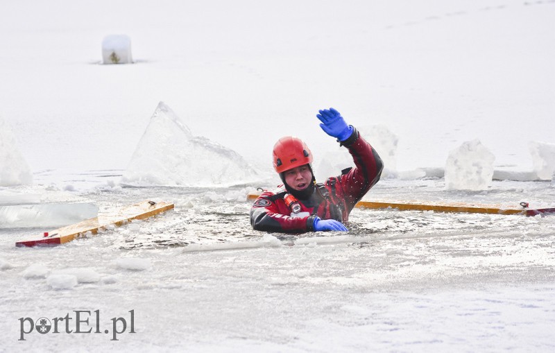 Co zrobić, gdy pod kimś załamie się lód? zdjęcie nr 168860