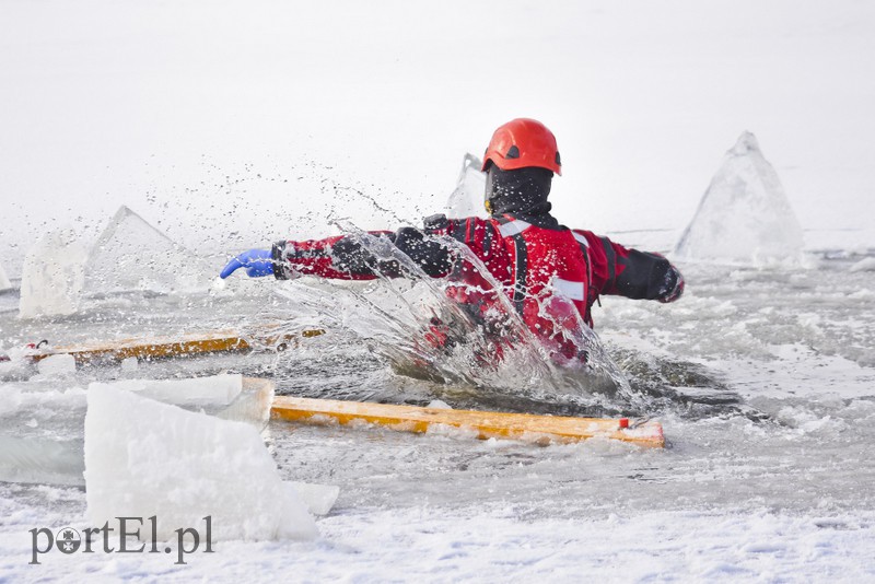 Co zrobić, gdy pod kimś załamie się lód? zdjęcie nr 168869