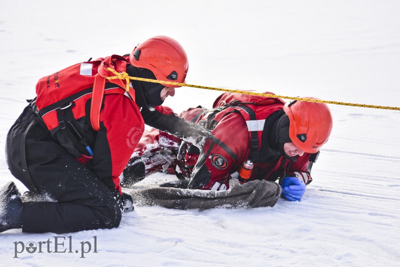 Co zrobić, gdy pod kimś załamie się lód? zdjęcie nr 168865