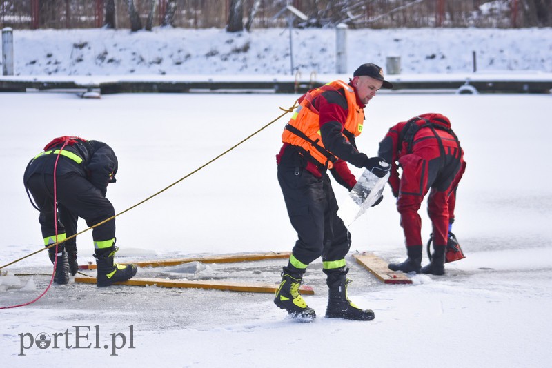 Co zrobić, gdy pod kimś załamie się lód? zdjęcie nr 168853