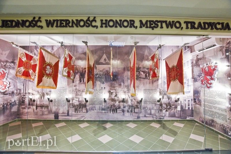 Elbląg Co się dzieje przed klubem wojskowym przy ul. Królewieckiej?