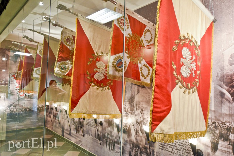 Co się dzieje przed klubem wojskowym przy ul. Królewieckiej? zdjęcie nr 169950