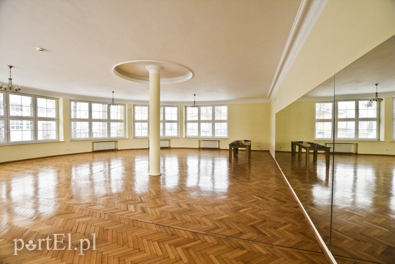 Co się dzieje przed klubem wojskowym przy ul. Królewieckiej? zdjęcie nr 169963