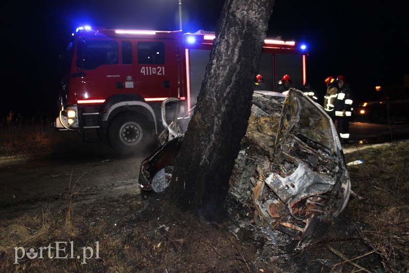 Tragedia pod Wilczętami. W aucie zginęło pięć młodych osób zdjęcie nr 170366