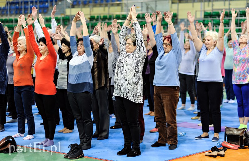 Tak seniorzy ćwiczą jogę zdjęcie nr 170389