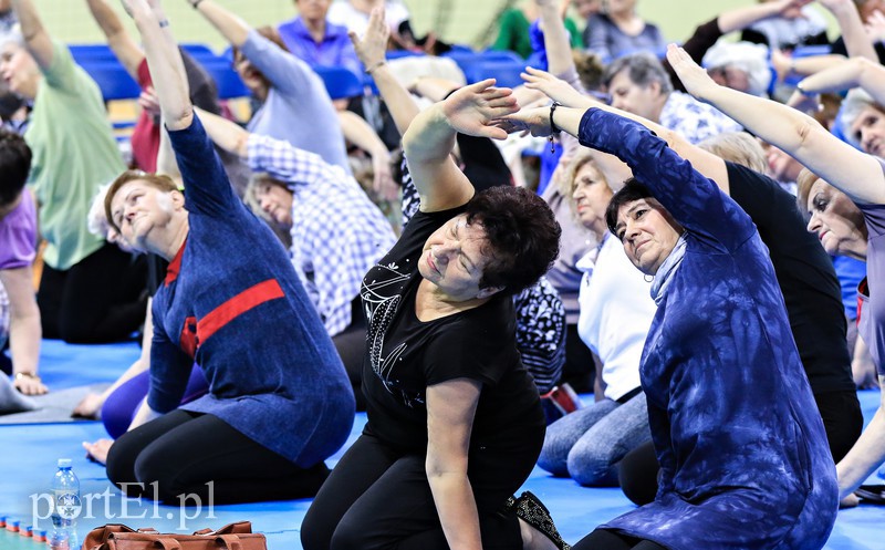 Tak seniorzy ćwiczą jogę zdjęcie nr 170402