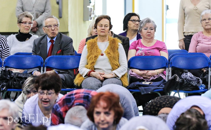 Tak seniorzy ćwiczą jogę zdjęcie nr 170395