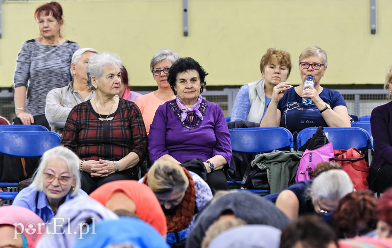 Tak seniorzy ćwiczą jogę zdjęcie nr 170396