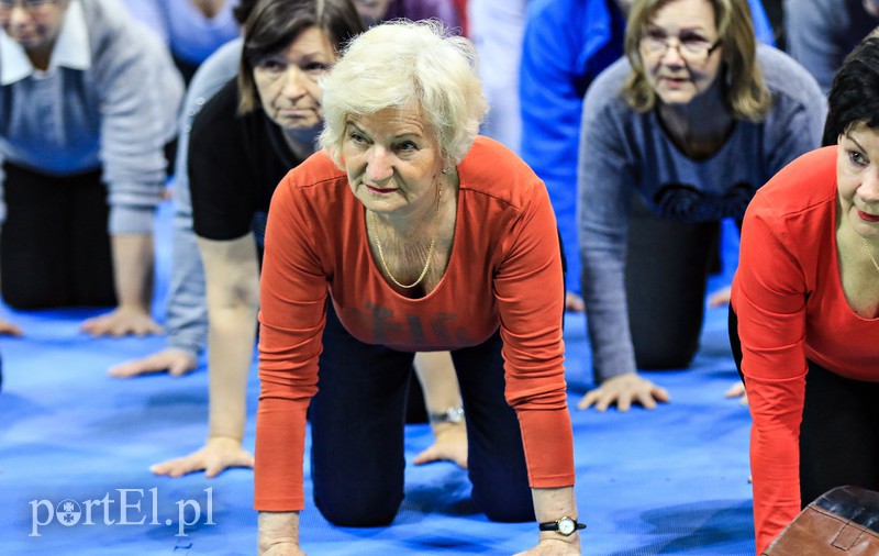Tak seniorzy ćwiczą jogę zdjęcie nr 170394