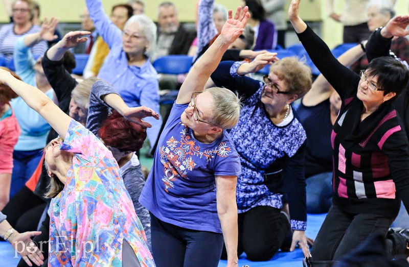 Tak seniorzy ćwiczą jogę zdjęcie nr 170400