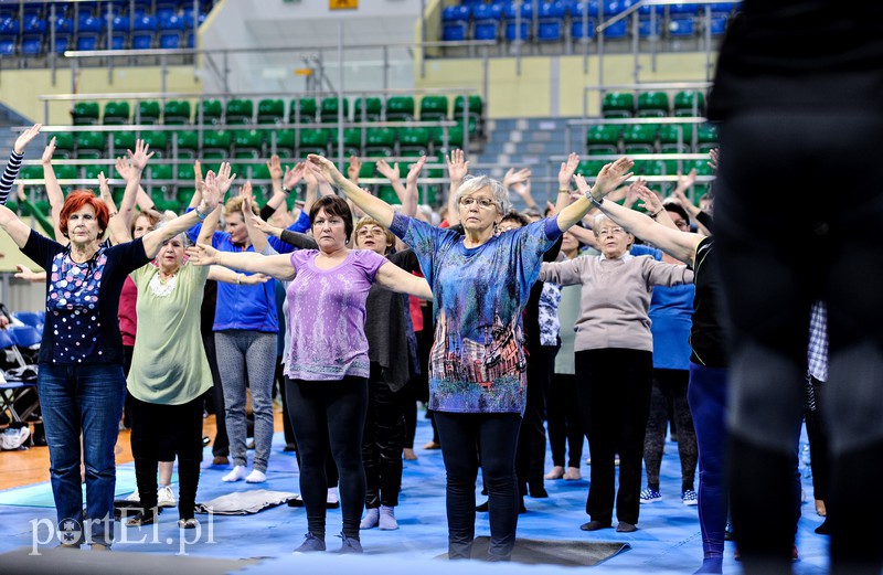 Tak seniorzy ćwiczą jogę zdjęcie nr 170391