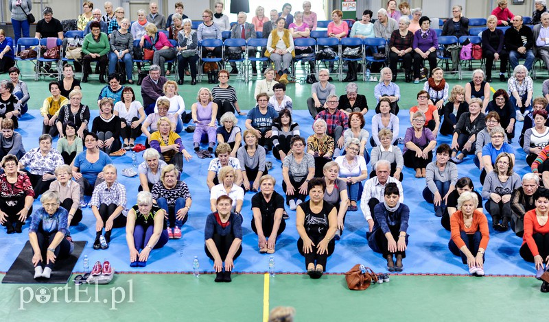 Tak seniorzy ćwiczą jogę zdjęcie nr 170408