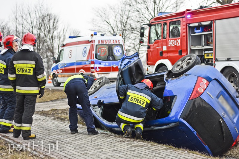 Dachowanie na DK-7, kierowca bez prawa jazdy zdjęcie nr 171325