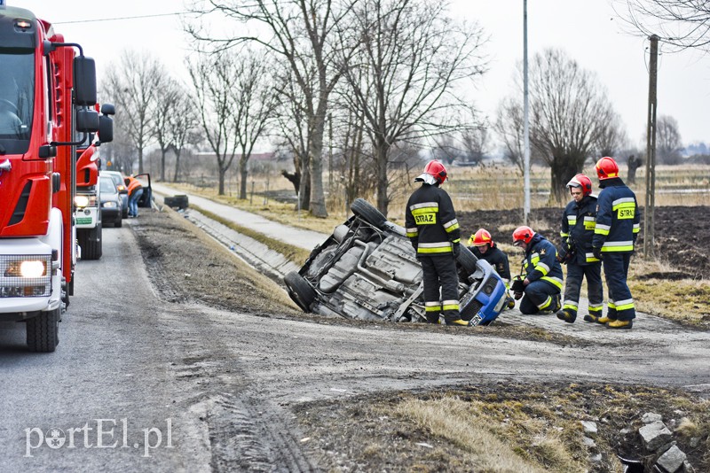 Dachowanie na DK-7, kierowca bez prawa jazdy zdjęcie nr 171322