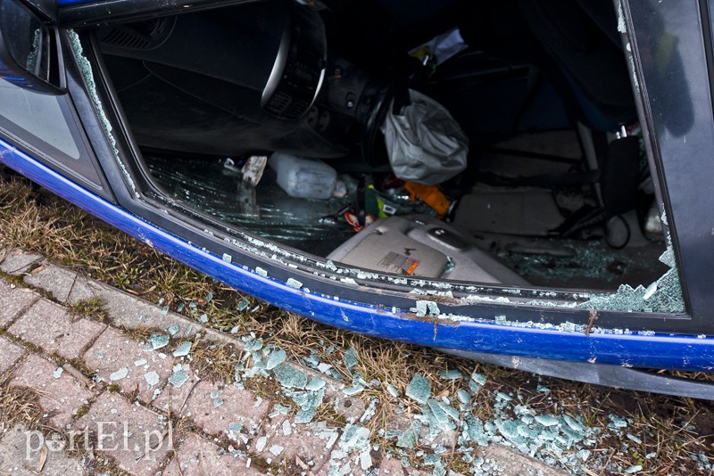 Dachowanie na DK-7, kierowca bez prawa jazdy zdjęcie nr 171316