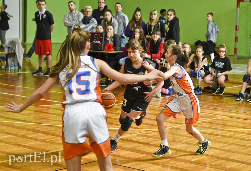  Młodzi koszykarze wyszli na parkiet zdjęcie nr 171571