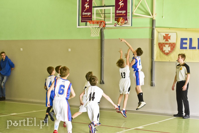  Młodzi koszykarze wyszli na parkiet zdjęcie nr 171585