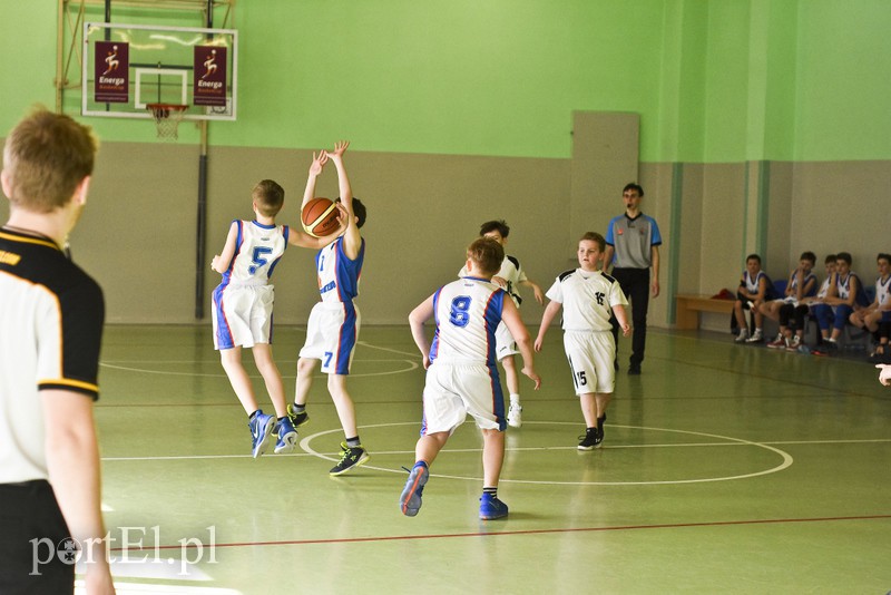  Młodzi koszykarze wyszli na parkiet zdjęcie nr 171578