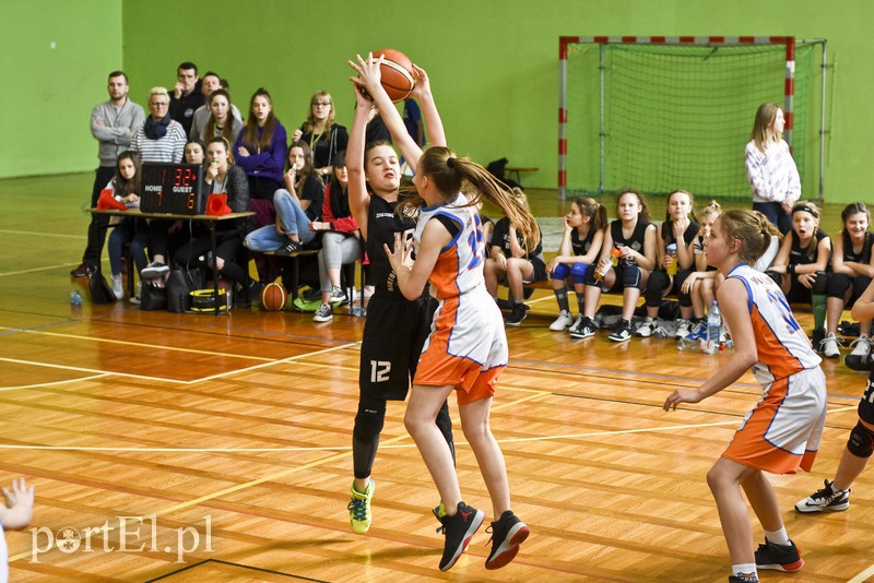  Młodzi koszykarze wyszli na parkiet zdjęcie nr 171570