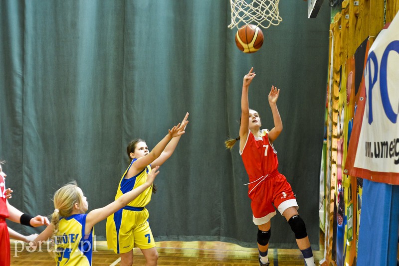  Młodzi koszykarze wyszli na parkiet zdjęcie nr 171559
