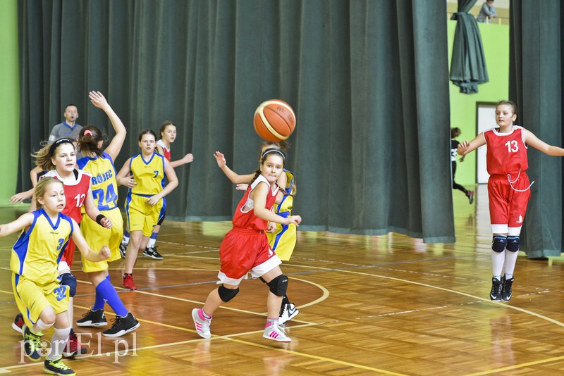 Młodzi koszykarze wyszli na parkiet zdjęcie nr 171555