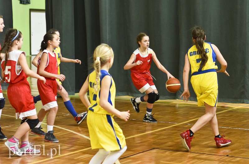  Młodzi koszykarze wyszli na parkiet zdjęcie nr 171558