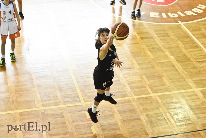  Młodzi koszykarze wyszli na parkiet zdjęcie nr 171587