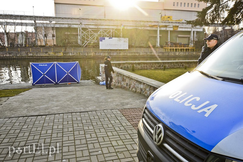 Zwłoki w rzece Elbląg zdjęcie nr 172311