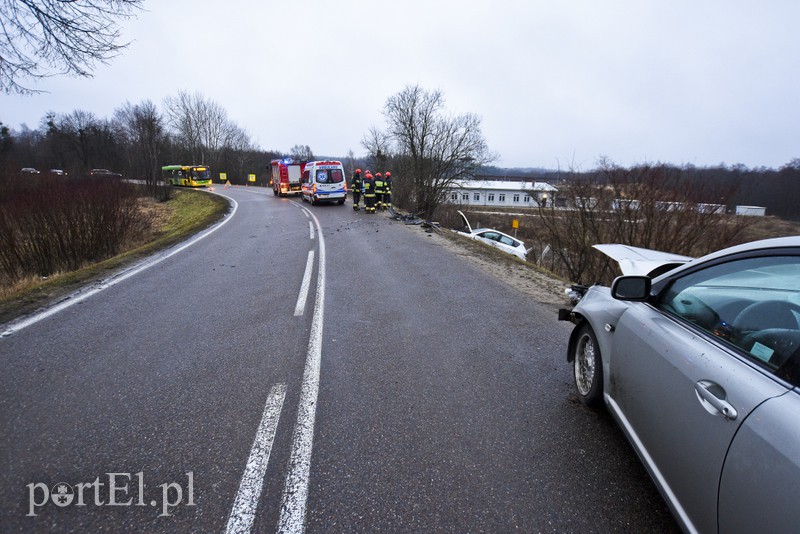 Zderzenie toyoty z mazdą przed cmentarzem zdjęcie nr 172474