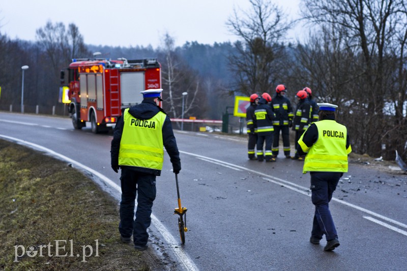 Zderzenie toyoty z mazdą przed cmentarzem zdjęcie nr 172484