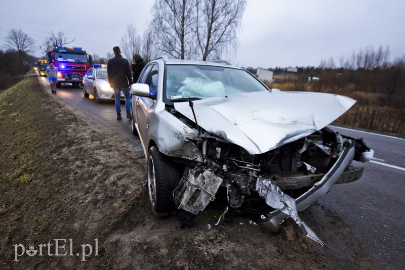 Zderzenie toyoty z mazdą przed cmentarzem zdjęcie nr 172472