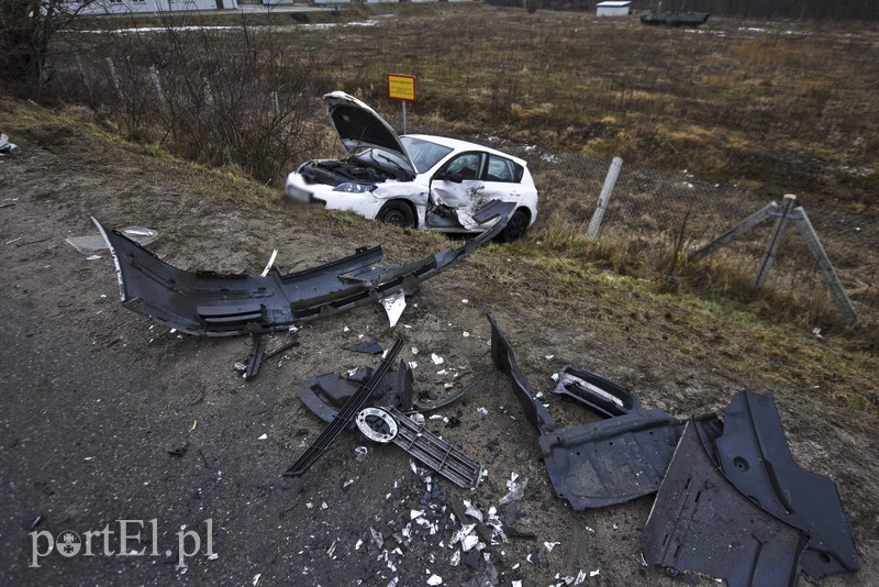 Zderzenie toyoty z mazdą przed cmentarzem zdjęcie nr 172476