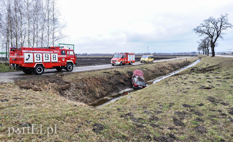 Wpadła do rowu, miała dużo szczęścia zdjęcie nr 172619
