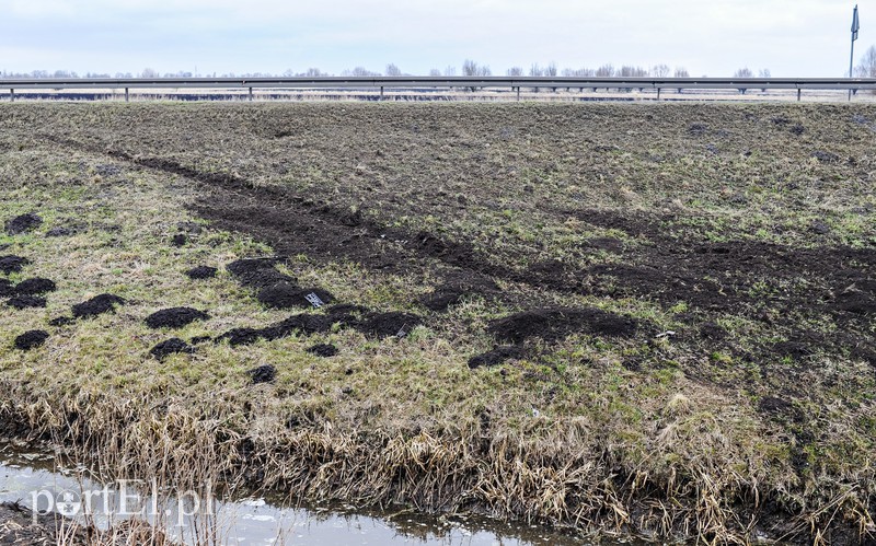 Wpadła do rowu, miała dużo szczęścia zdjęcie nr 172614