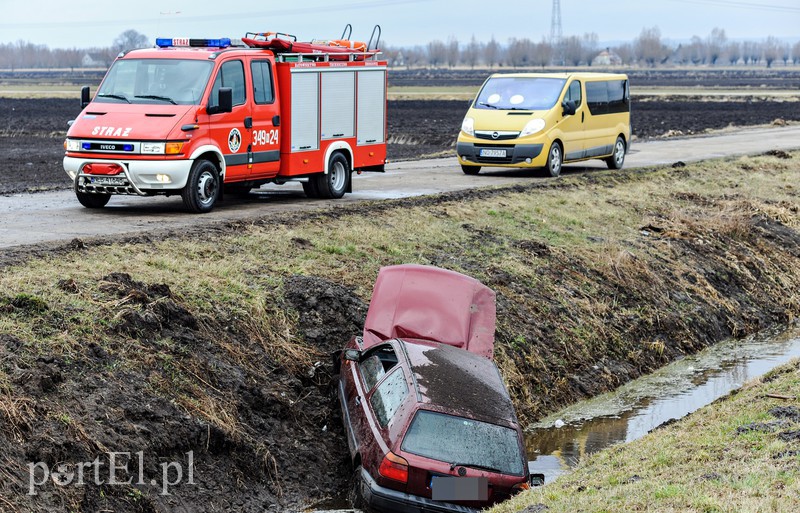Wpadła do rowu, miała dużo szczęścia zdjęcie nr 172618