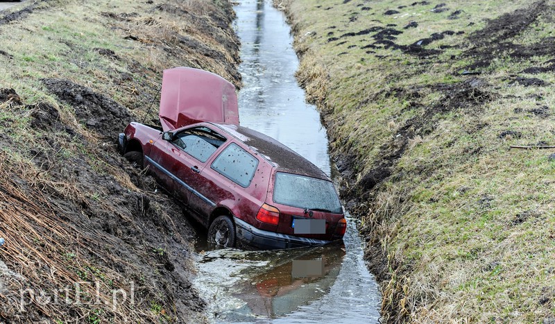 Wpadła do rowu, miała dużo szczęścia zdjęcie nr 172617