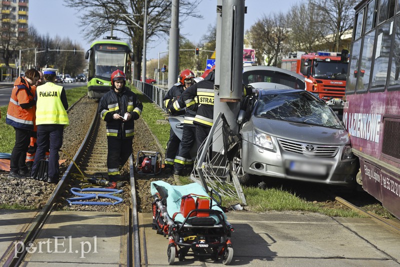 Elbląg Wjechał toyotą pod tramwaj