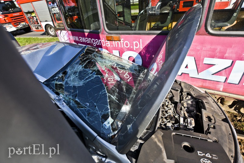 Wjechał toyotą pod tramwaj zdjęcie nr 173355