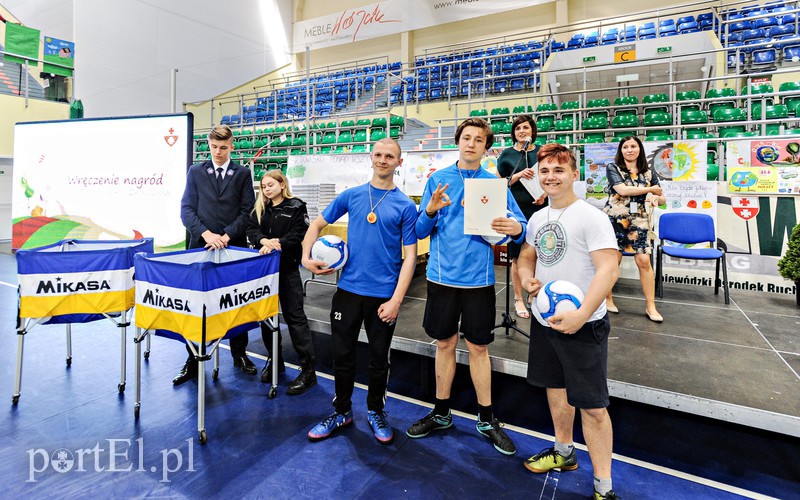 Kilometry nakrętek od uczniów zdjęcie nr 174132