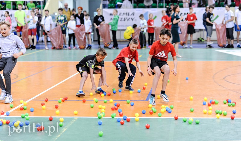 Kilometry nakrętek od uczniów zdjęcie nr 174120