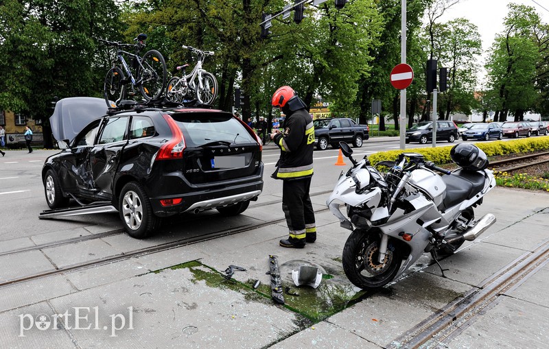 Elbląg Motocykl zderzył się z volvo