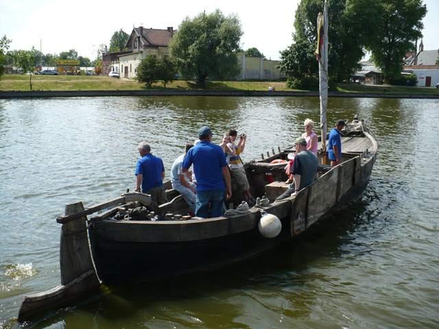 Przypłynęła łódź kurońska zdjęcie nr 13839